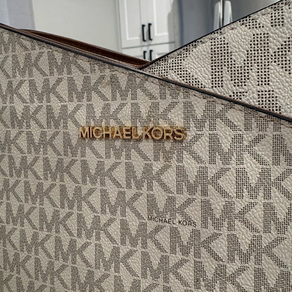 Michael Kors Jet Set Large Logo Shoulder Bag (Vanilla) - Picture 2 of 5